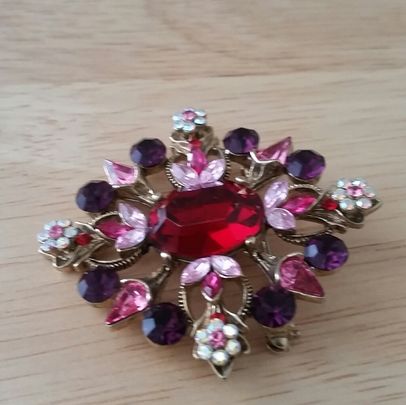 None Jewelry - Floral brooch pink, wine